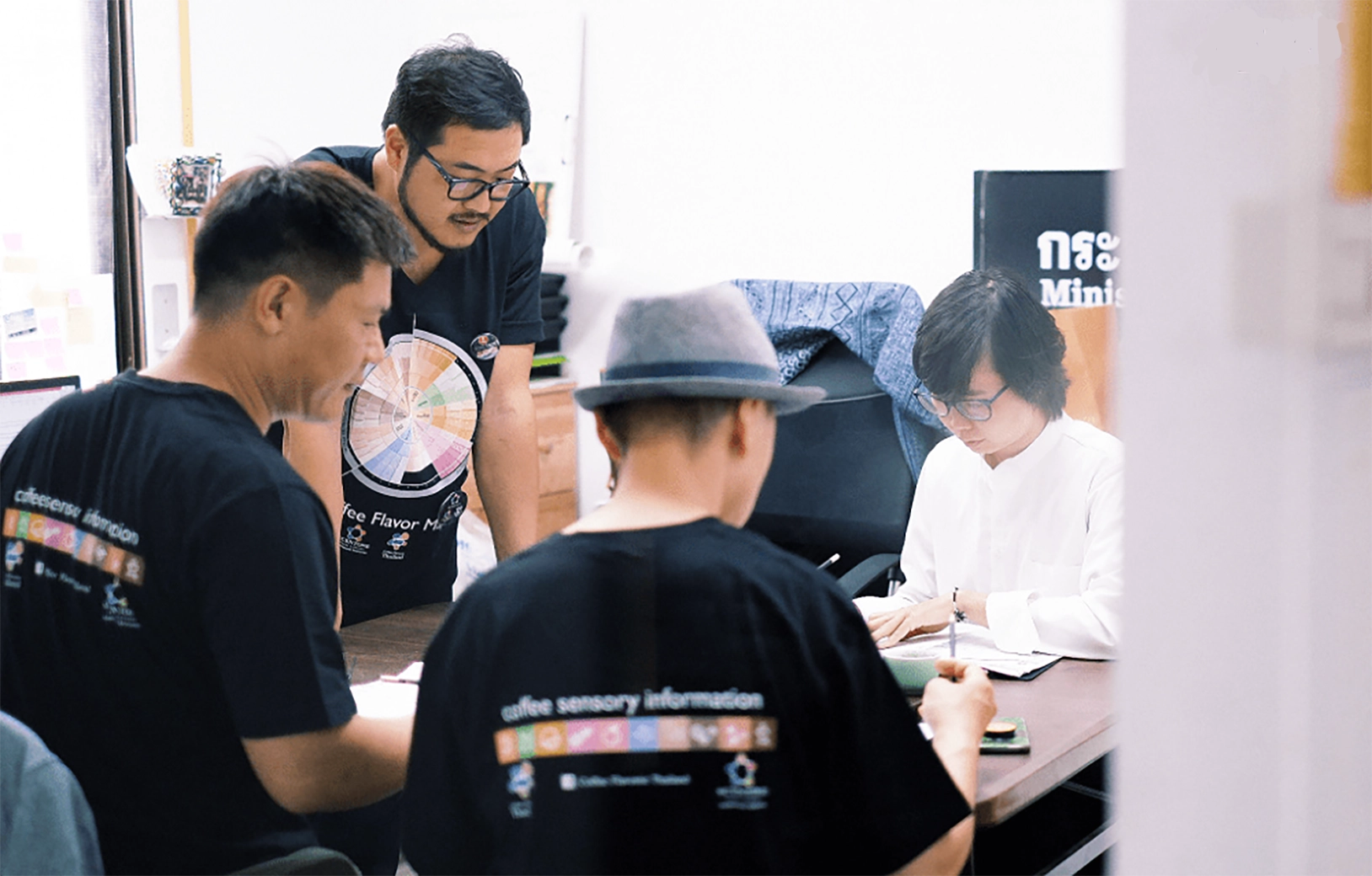 Giang-vien-chuyen-gia-huong-vi-SCENTONE-Julie-Dang